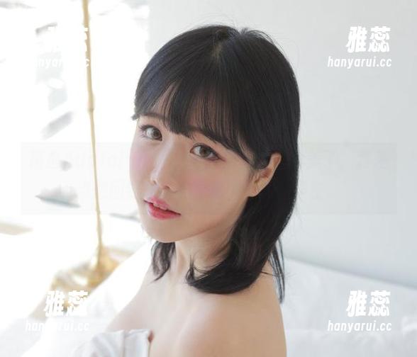 精选Addielyn(에디린)校园写真，太美了，我差点想回到教室当上那个最忙的学生。