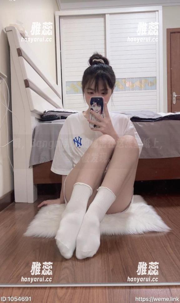 哦，Bangni邦尼的秘密在这张壁纸上，等着被发现。