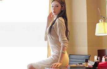 Feilin嗲囡囡 – 一组写真，尽显女神范，solo尹菲把‘高级感’进行得无懈可击。