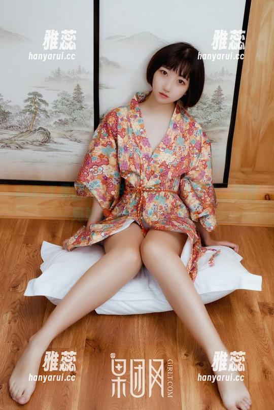 GIRLT果团网 - 尹意纯的粉色照片，原图宛如梦里走出的仙女。
