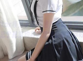 MFStar模范学院 – 图片中的镂空，SiByl李思宁把简约和调皮组合得恰到好处。