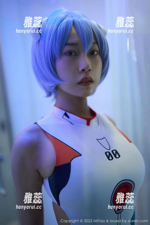 MiiTao蜜桃社-伊素妍 MiiTao蜜桃社 - 看伊素妍和她的红裙完整写真:这搭配真有趣!