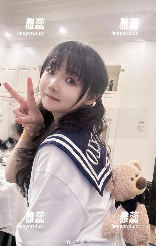 Sayako＿今年4岁居家更新：你信不信，这条沙发是我最喜欢的模特！