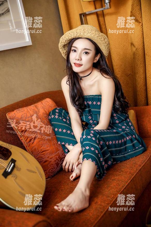 TouTiao头条女神-曼苏拉娜 TouTiao头条女神 - 曼苏拉娜小乎姑娘的美腿作品,你敢不敢点着看?腿长开挂!