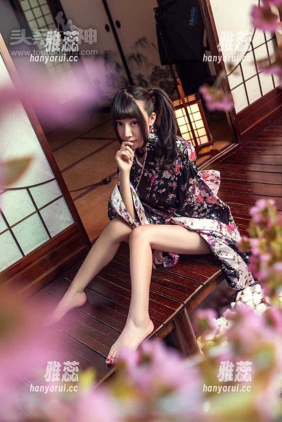 TouTiao头条女神-李丽莎 TouTiao头条女神 - 真人版的健身辣妹,李丽莎在美图里席卷了整个球场!