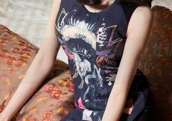 TouTiao头条女神 – 睡衣集合！杜菲菲把沧桑装进了一组图片里！
