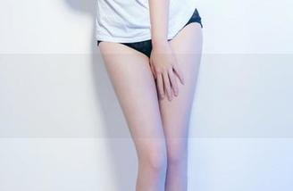 TuiGirl推女郎 – 水手服的乐趣八卦：何奕恋的迷人冒险