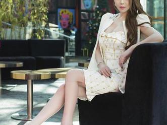 UGirls尤果网 – 就爱王语纯的办公室图集，让你在沉闷的会议中找乐子！