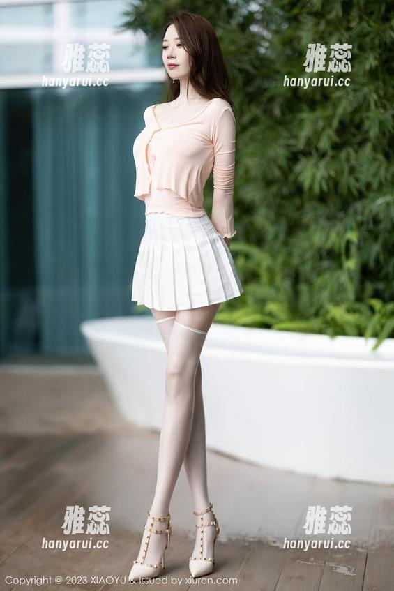 XIAOYU语画界-王馨瑶yanni XIAOYU语画界 - 高清套图:王馨瑶yanni——女神,坐等你来膜拜的样子