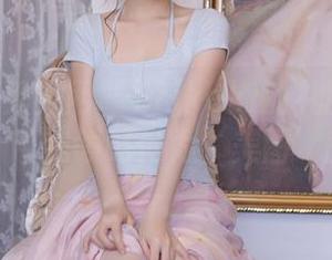 Xiuren秀人网 – Erikaki的礼服：一件衣服，带我领略何为‘美图’哲学！