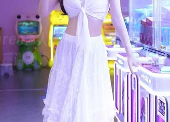 Xiuren秀人网 – baby嘉茵的内衣美图——感谢她，让我重新评价了裤子存在的必要性。