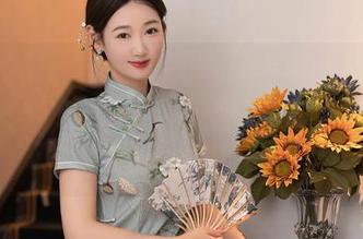 Xiuren秀人网 – 一场泳池写真，被lingyu69轻松hold住，原图不密集，一切都是巧合吧？