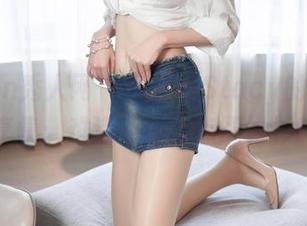 Xiuren秀人网 – 何梦兮Stacy的白衬衫写真集：难道不该早点买衬衫吗？