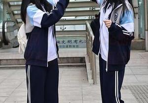 Xiuren秀人网 – 奈汐酱nice的制服写真集：高清倾诉里游离的目光，值得慢慢回味。