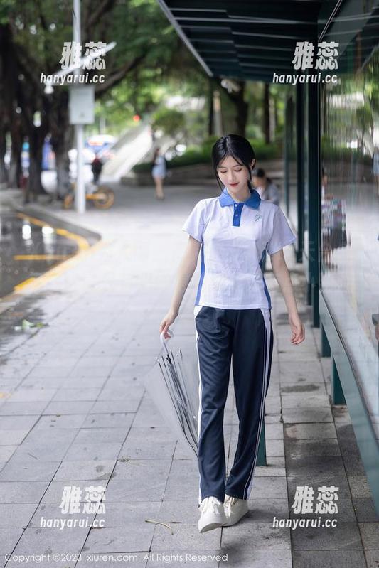 Xiuren秀人网-小夕Kitty Xiuren秀人网 - 高清小夕Kitty天台合集,难道只有我觉得她那姿势有点小叛逆?