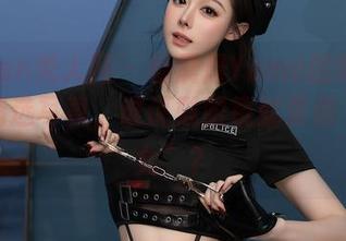 Xiuren秀人网 – 杨晨晨Yome的眼镜情缘：精选写真，谁说戴眼镜就要做“乖乖女”？