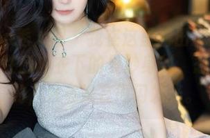 Xiuren秀人网 – 我在这里看田冰冰的写真集，性感内衣下的曼妙身材，忽略了别的，只有她在闪闪发光。