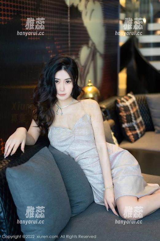 Xiuren秀人网-田冰冰 Xiuren秀人网 - 我在这里看田冰冰的写真集,性感内衣下的曼妙身材,忽略了别的,只有她在闪闪发光。
