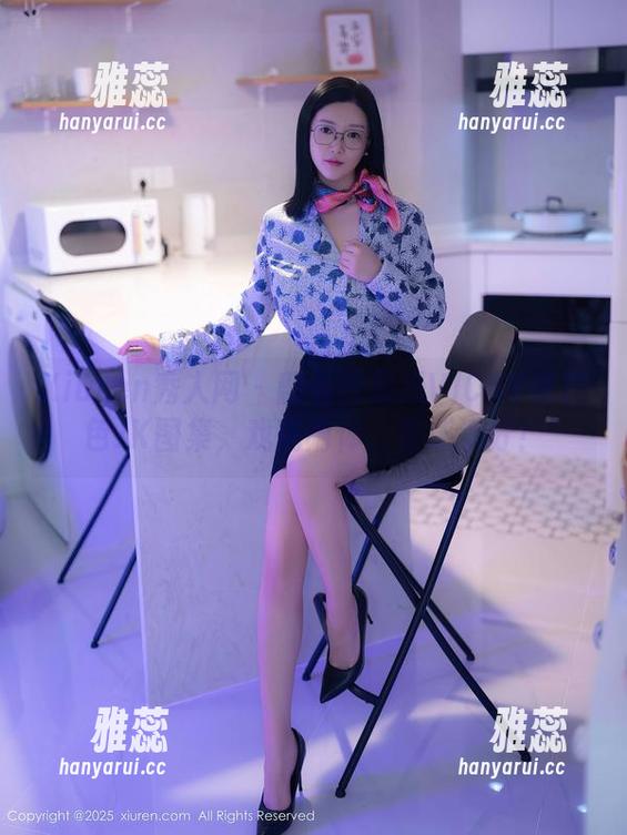 Xiuren秀人网-陈雅漫VICKY Xiuren秀人网 - 翻看陈雅漫VICKY朱白色JK图集,戏精附体,喜感满分!