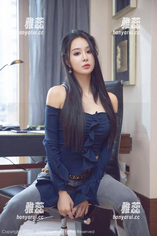 YouMi尤蜜荟-白露小猪 YouMi尤蜜荟 - 身材这么棒,牛仔裤照样无圣光,白露小猪真会玩。