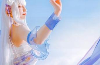 不愧是coser衣衣的作品，光是看着‘初音韶华’就让人想多关注几眼！