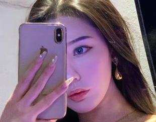 微密圈 – 看！不爱笑的赛琳原图的正确打开方式，真该把她身材当壁纸了！