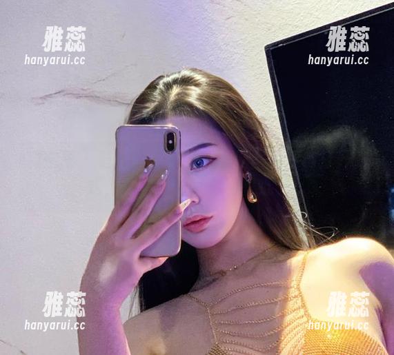 微密圈 - 看！不爱笑的赛琳原图的正确打开方式，真该把她身材当壁纸了！