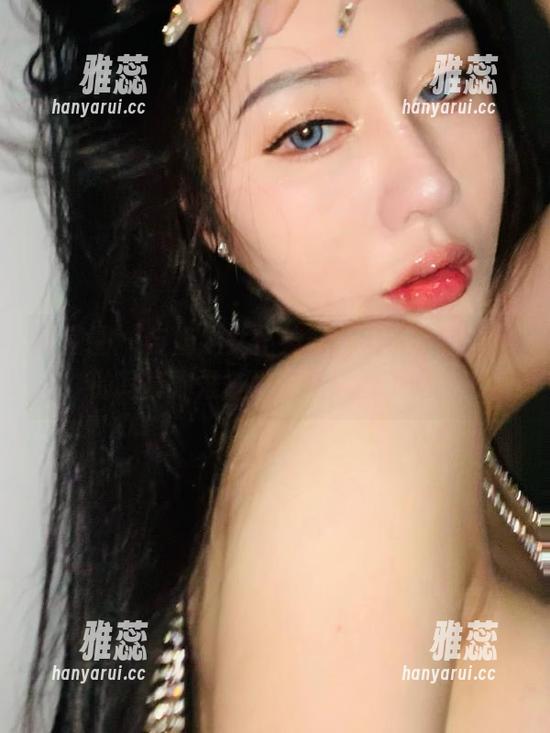 微密圈 - 与奶牛女仆共舞，不爱笑的赛琳的写真你准备好迎接风暴了吗？