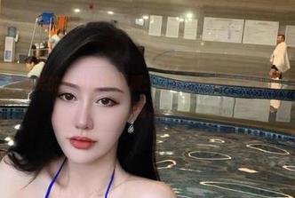 微密圈 – 不爱笑的赛琳的体操服：让照片变得有点情绪，很值得一看。