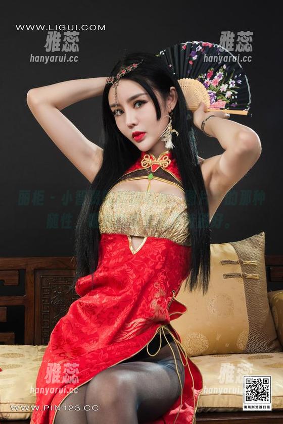 丽柜 - 小智贤的网袜写真，图片中的那种随性，眼角的余光总是特别好。