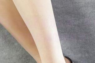 丽柜 – 王炜炜无圣光双人图，原来照片也能有这种随意的幽默感！
