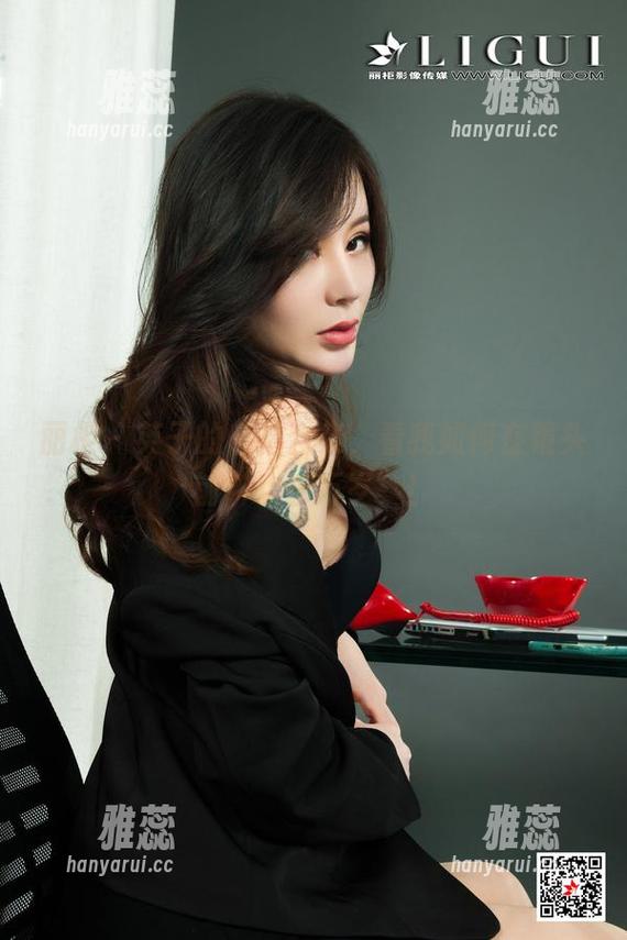 丽柜-英子 丽柜 - 英子的自拍合集,看我如何在镜头前“欢乐万岁”!