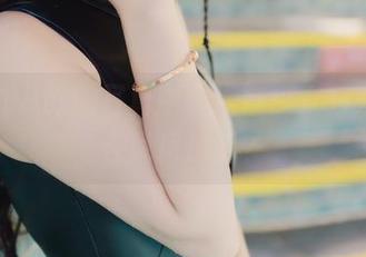 在九九八吖的写真中，绷带少女归来，谁在说风凉话？