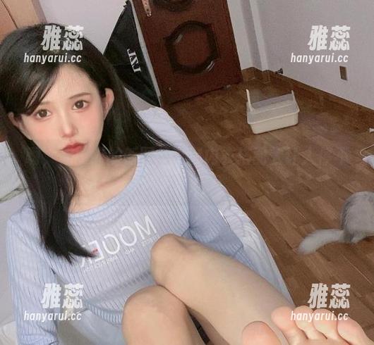 啊，倦倦喵的新图包，黑内衣搭配太让人停不下来。