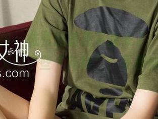 克拉女神 – 依依的最新更新来了，娇艳玉体这次又搞了些“花样”，等着被惊艳吧。