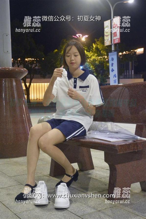初夏女神-环环 初夏女神 - 在线目击环环在传统旗袍中挺胸而立,这姿态…不容易啊