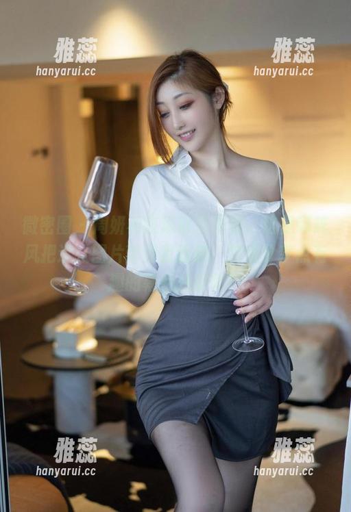 周妍希 微密圈 - 周妍希在泳队当模特,这是哪阵风把这张图片带到我面前,快来分享点有趣的幕后八卦吧!