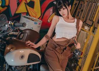 下载咬人小小兔当然得有吊带，这套图简直太邪恶了。