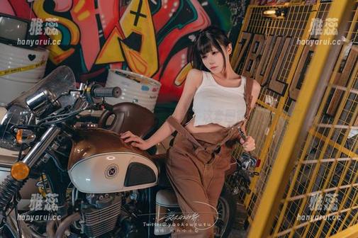 下载咬人小小兔当然得有吊带，这套图简直太邪恶了。