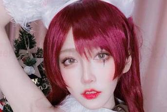 啾小妍Deer，你的金发芭比最新写真，刚好能让人抢个眼。