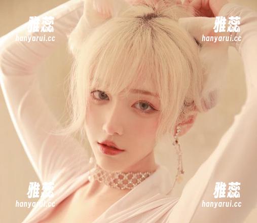 啾小妍 啾小妍和她的金发芭比,高清写真里有种“不小心看到了”的暧昧。