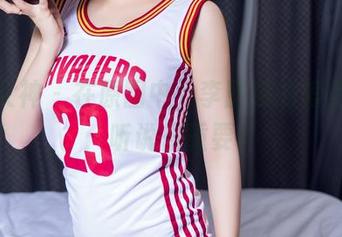 头条女神 – 在原图中，李丽莎的爱的箴言：听说很重要？