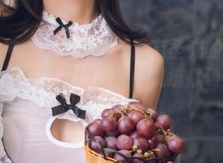 头条女神 – 樊安妮这组没有圣光的护士套图，把那些常规的表现都统统打破，还真的是让人上头。