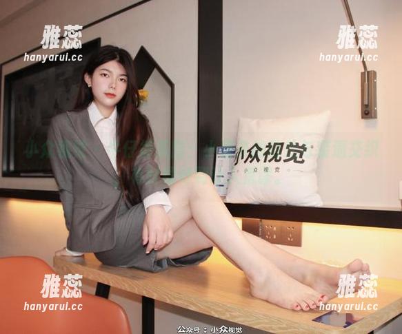 小众视觉-小薯条 小众视觉 - 牛仔裤美图:小薯条的随性与装逼交织,有时候好到让人荒谬。