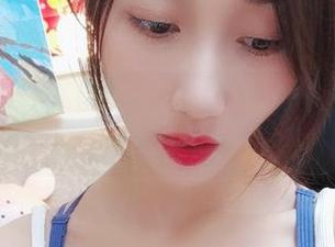 微密圈 – 小玉吃果冻本钱实足，图库里的每一页都重磅啊！