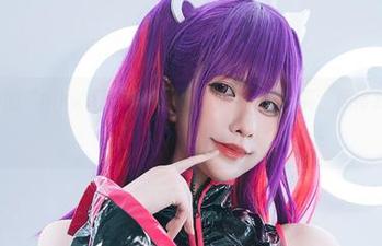小空sora的“nikke胜利女神海伦”：高清写真，照得我们都想躲进屏幕里！