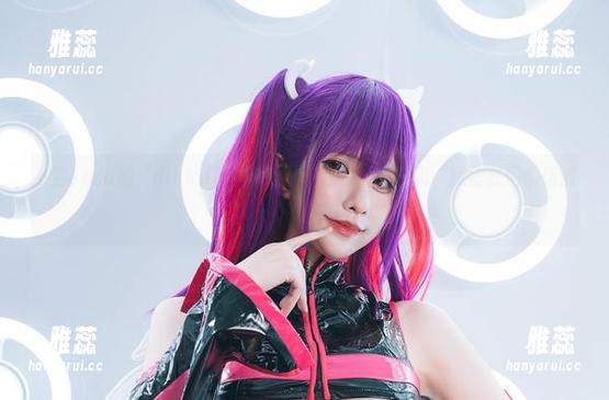 小空sora的“nikke胜利女神海伦”：高清写真，照得我们都想躲进屏幕里！