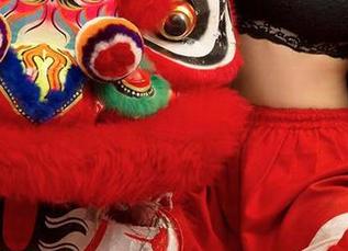 尤果网 – 看这里！原图童倩学妹：这姿势是赶着去哪里吗？