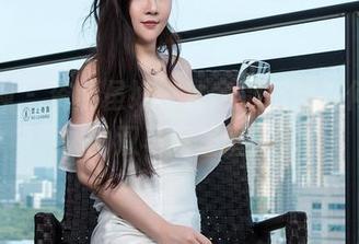 推女神 – 资源虽好，注意别沉迷在何晨曦的双马尾里喔！