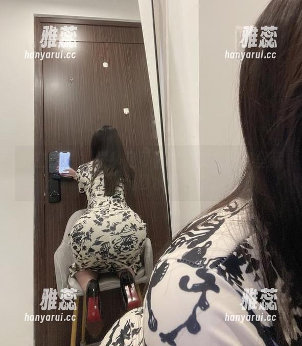 是可馨吖 微密圈 - 举报!是可馨吖的皮衣图包里藏着让人流口水的私拍。